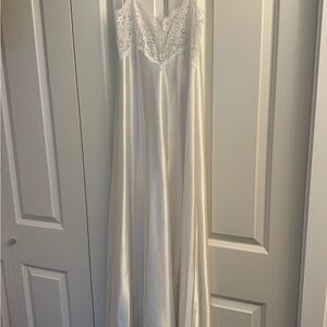 Vintage Elegant White Lace Nightgown